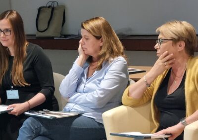 Prezentacje. Kamila Kostrzewska, Hanna Palich i Elżbieta Meliszek przedstawiły dylematy i wyzwania superwizji uczestniczącej w procesie grupowym